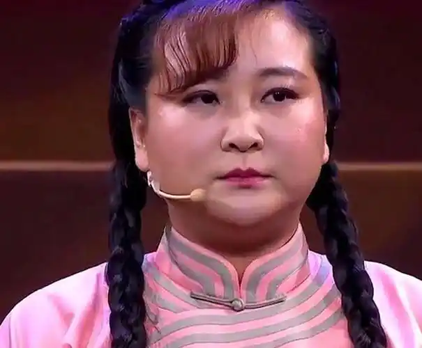 贾玲当年有多瘦?11年前旧照曝光后,足足看了9遍才敢认!