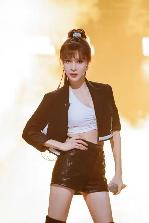 这些明星的资料简介好浮夸:王宝强是草根潮人,唐嫣是演技小天后