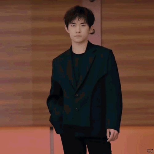 【十周年花絮】海报轻松拿捏帅的太突出@tfboys-易烊千玺易烊千玺超话