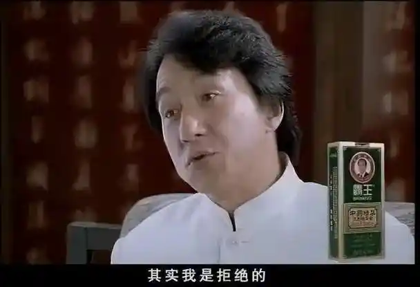 原创成龙身体亮红灯满头白发衰老明显走路踉跄直不起腰