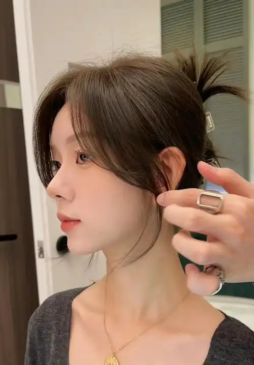 任何场合都合适的发型法式八字刘海