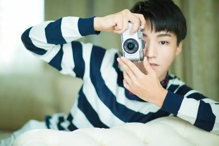 王俊凯米兰男装周采访