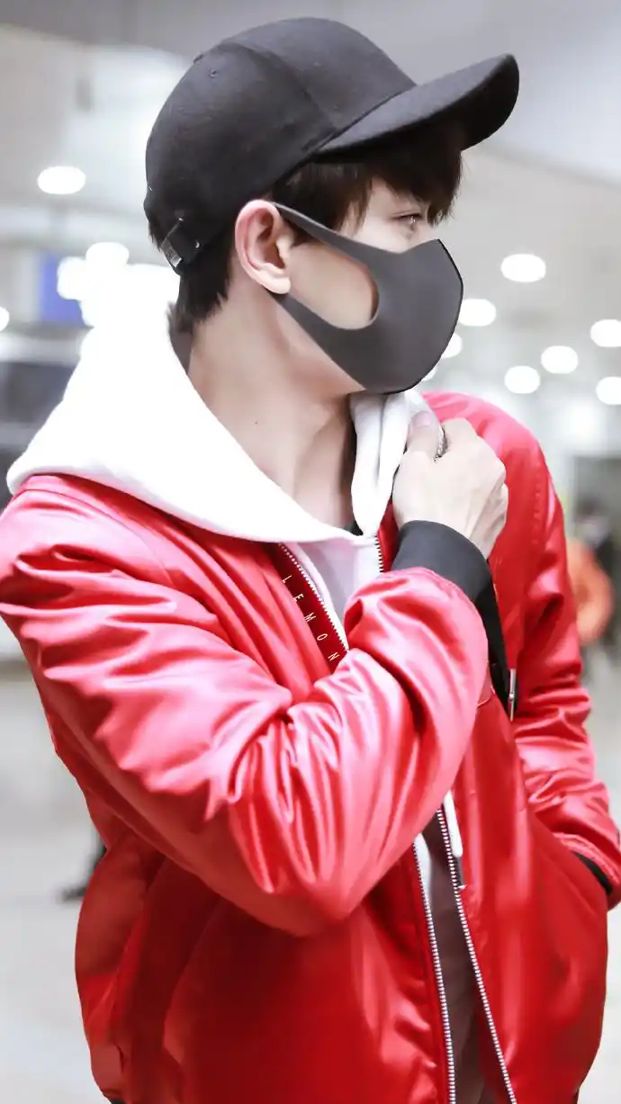 口罩挡不住任嘉伦的大眼睛不灵不灵一发入魂