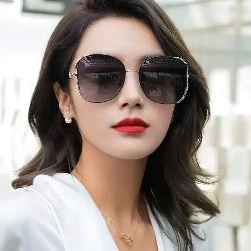 轻奢品牌太阳镜女2021年新款圆脸时尚偏光眼镜墨镜女大脸显瘦金框渐变