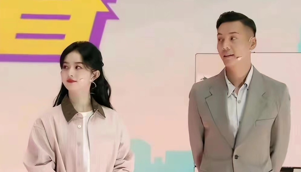 陈伟霆赵丽颖同台梦回《老九门》,白色旗袍笑容甜美,掀起回忆杀