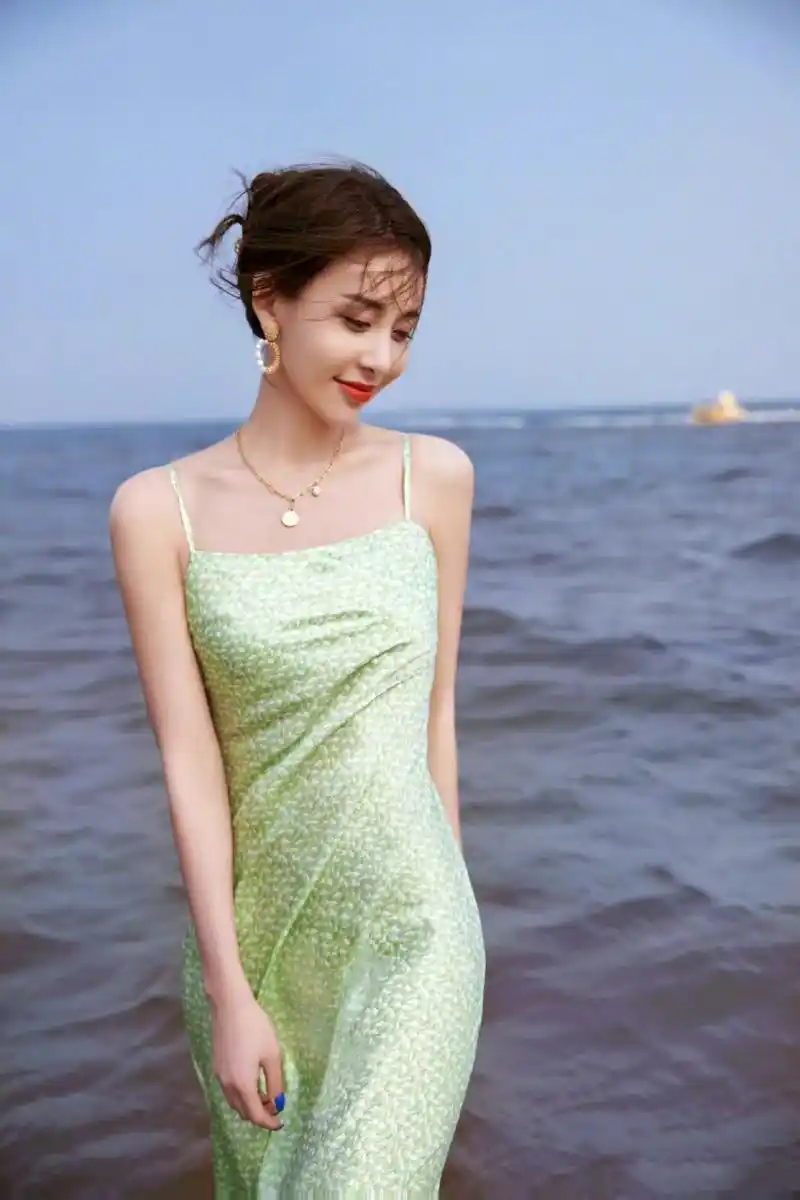 贾青(英文名:ting anne),1986年11月2日出生于陕西省西安市,中国内地