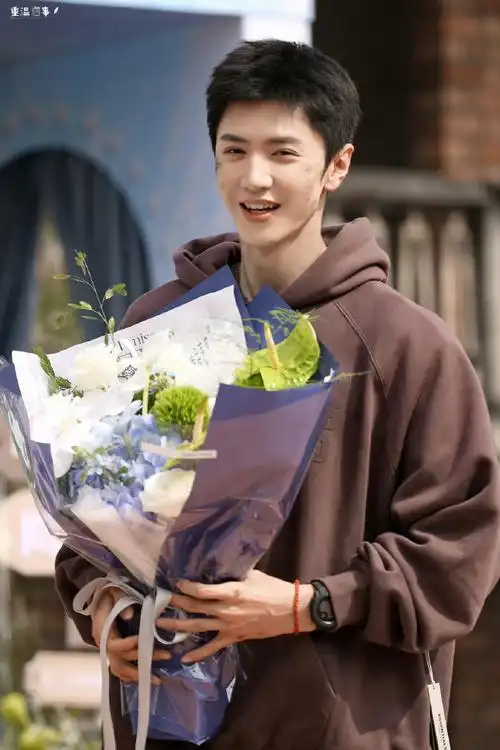 陈哲远19岁到27岁荧幕变化##陈哲远跟粉丝拍合照