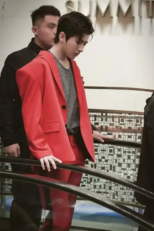 真的很帅!红色他超适合的    #蔡徐坤#ride or die至死不渝-蔡徐坤