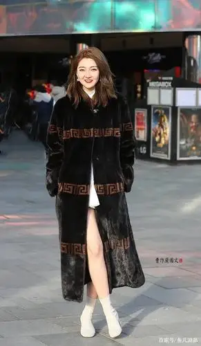 街拍时尚组图:穿白色短靴的美女