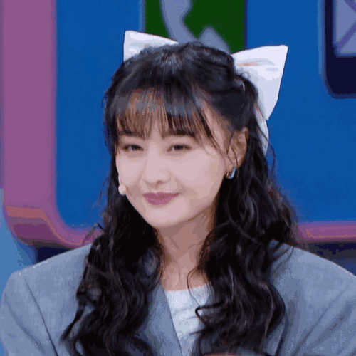 郑爽胖后颜值狂飙!晒半脸照露清澈眼眸,头戴蝴蝶结效果可爱到犯规