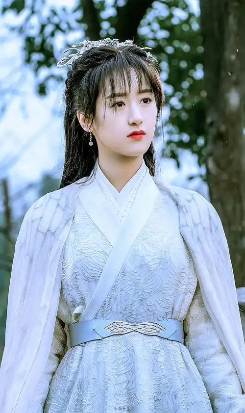 杨幂的白衣白浅,赵丽颖的白衣玉无心,谁的白衣最有仙气?