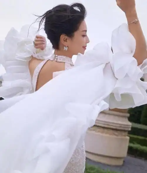 刘涛45岁婚纱照惊艳全场!粉丝惊呼:美得不可思议!