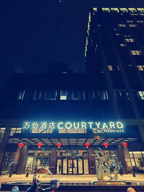 这是南京一家新开不久的万怡酒店,因为开业以来口碑一直很好,所以我