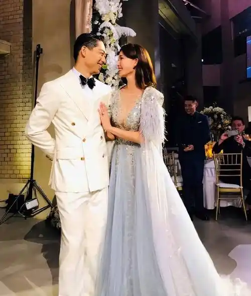 林志玲发文纪念结婚三周年,仪式感十足,力破与国外丈夫婚姻传闻_视频