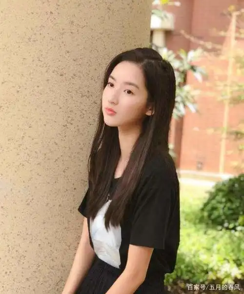 王玉雯身上有纯粹简单的特质,安静恬淡的性格,你喜欢吗?