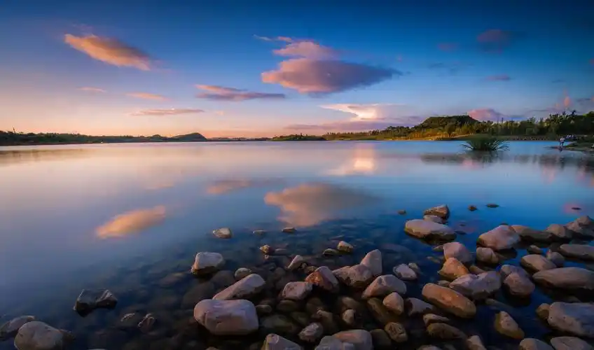摄影师 傅泊霖贵安新区月亮湖夕照@贵州日报天眼新闻记者 贾智贵阳