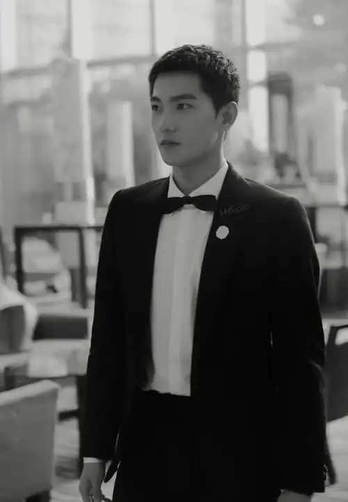 高冷校草和超man军人之间随意切换虽然知道杨洋塑造角色很厉害他已经