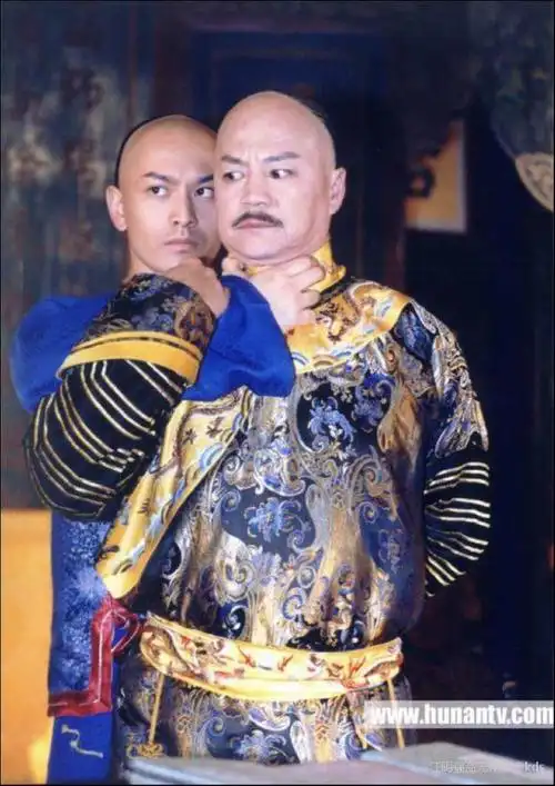 这个小鲜肉是谁?