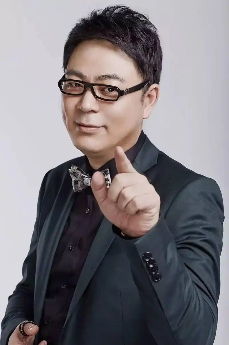 他是杨紫爸爸夏东海!如今投资《战狼2》成大赢家