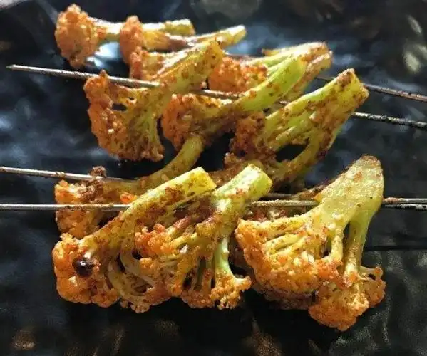 绝味卤虾一份 泡椒凤爪一份 烤黄瓜5串 烤花菜