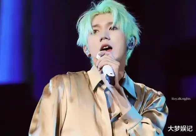 多图!王源"动漫绿发"超狂新造型曝光,上海开唱帅炸全场