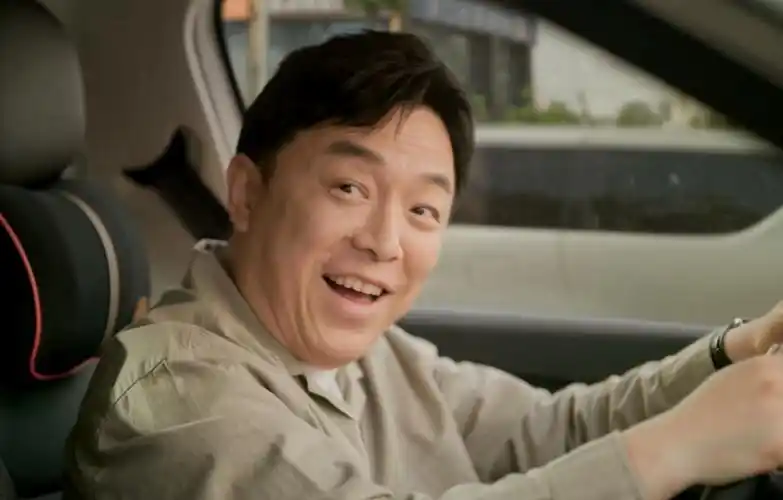 后又开始失笑,语无伦次,原本是悲催的一幕,却被黄渤诠释出了新的境地