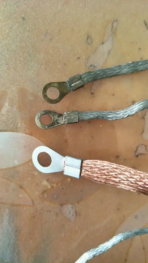 光伏电站防雷接地标准 用角钢做接地极用双色接地线牢固连接