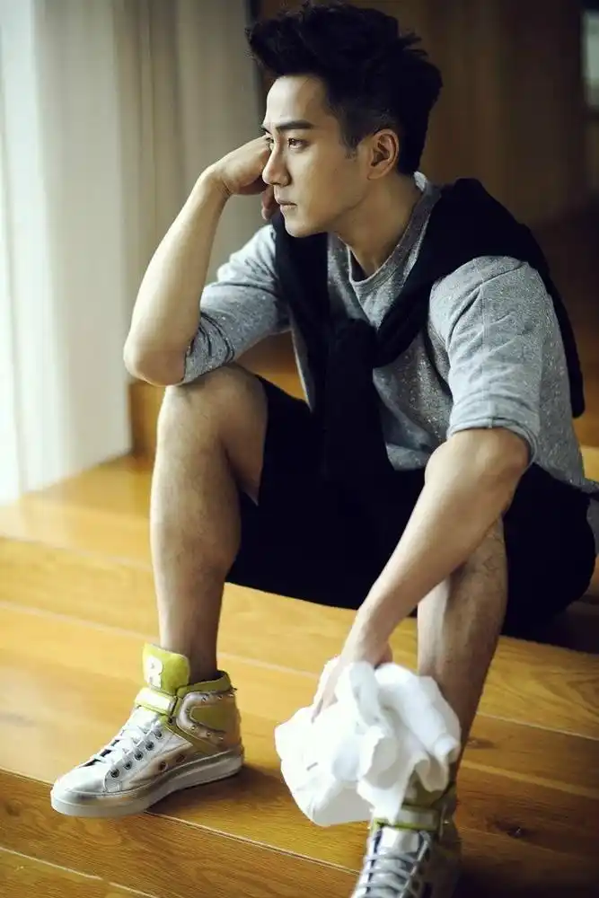 身高178cm的男星体重了解一下:鹿晗60kg;张艺兴62kg;郑恺73kg;余文乐