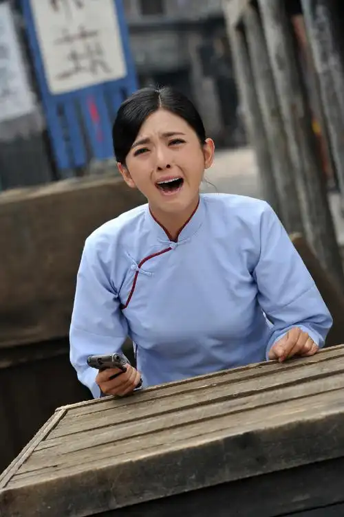 个人首部电视剧 《 a target="_blank" href="/item/冷风暴/5070355"