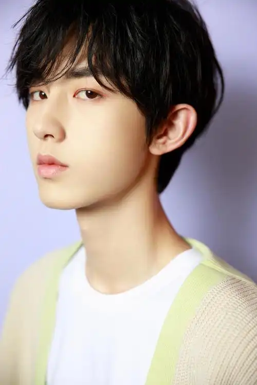 郭俊辰|雅诗兰黛七夕直播图