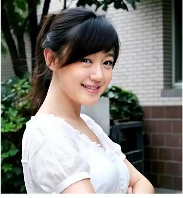 回顾薛佳凝:分手15年胡歌娶妻生子,她却选择出家背后心酸无人知