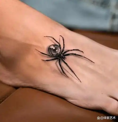 纹身原本是取悦自己,展示自我魅力的方式,只不过被很多人妖魔化,在大