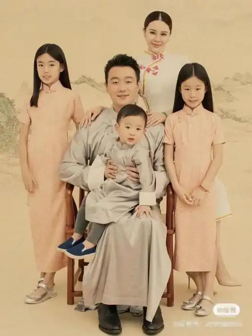 佟大为民国风全家福曝光 结婚8年生三宝成人生赢家|孙俪|赵丽颖|娱乐