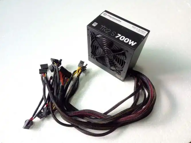 700w电源80plus非模组台式机单路12v秒600w500w电源 s tr2 tt电源