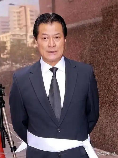 香港一代枭雄邓光荣向华强在他面前也得低调只对妻子一人痴情