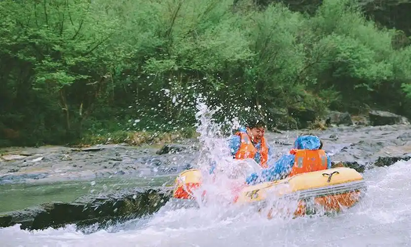 沉寂一个冬季,春天到来,黟县桃花源漂流将于4月4日起恢复营业