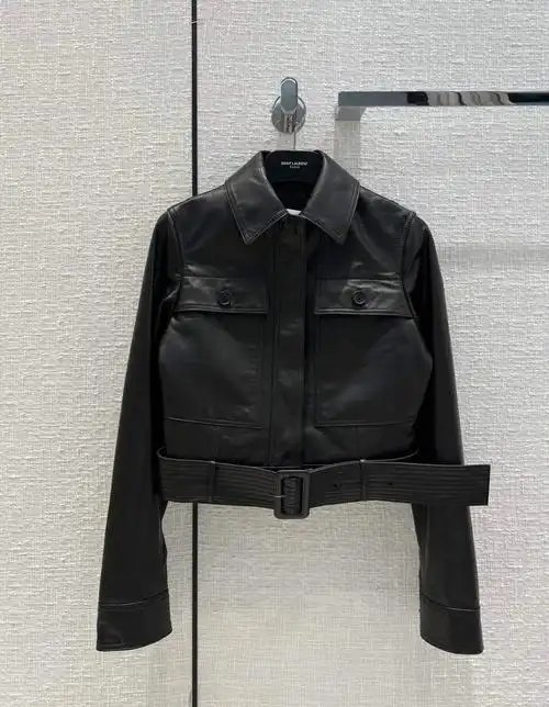 今年超爱小短款的皮夹克