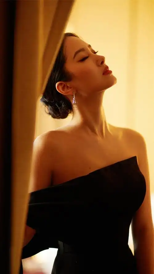 杨采钰迷人气质性感写真手机壁纸