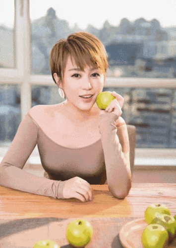 马丽嫁年轻11岁小鲜肉,女丑就该被嘲笑嫁不出去吗?