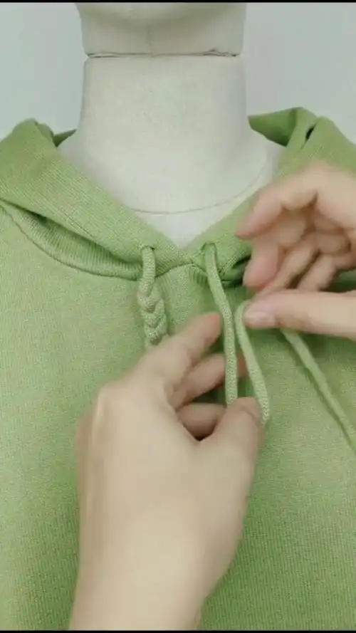 最流行的卫衣打结法