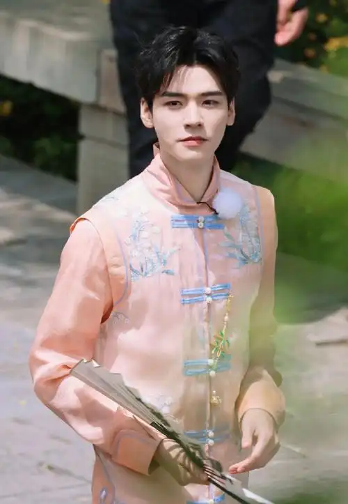 龚俊珂拉琪全球品牌代言人##粉上龚俊