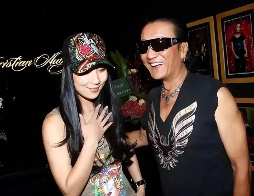 谢贤谈与小49岁女友coco:纯粹精神交流,背后原因引人深思 谢贤在接受