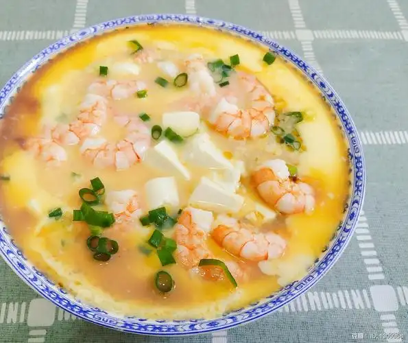 虾仁豆腐水蒸蛋,这道菜嫩得不要不要的.