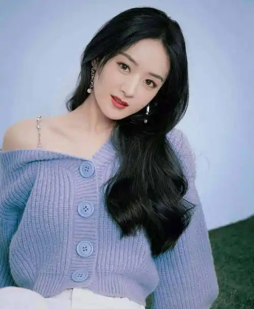 倪妮穿国外大牌礼服,反遭穿杂牌的赵丽颖碾压,俩人咖位暴露_气质_品牌