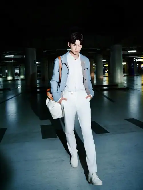 张云龙米兰之旅##张云龙米兰时装周出发图