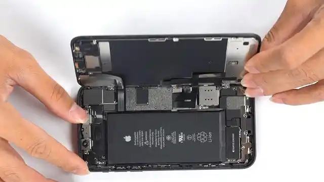 iphone11在各种环境下测试防水:拆解机身后发现没进水