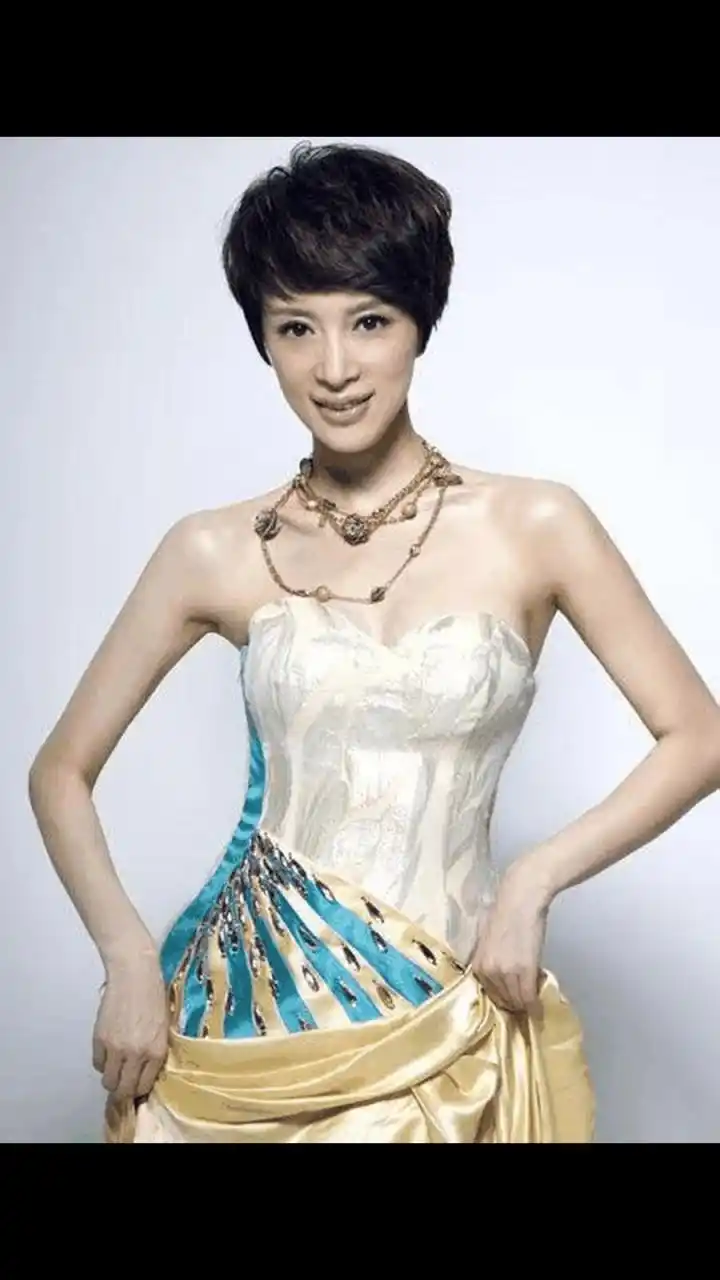 gif创作人# 当年,吴启华花费160w,在上海买下婚房,准备迎娶金巧巧.