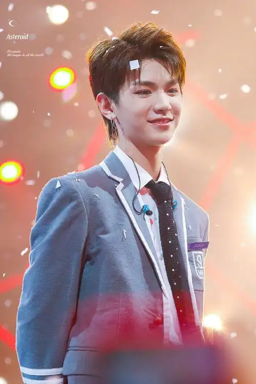 黄明昊肖像代言使用明星黄明昊肖像照片怎么收费的