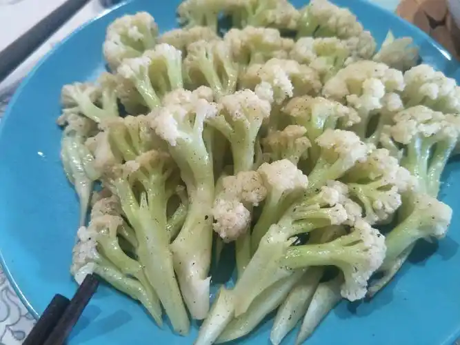 清炒花菜,摆盘成一棵发财树,好有食欲哦!