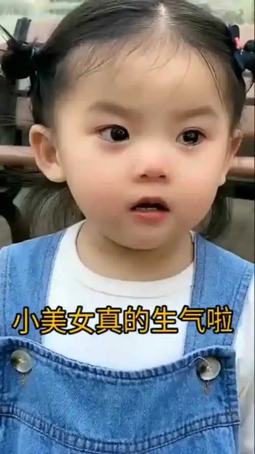 萌娃强忍眼泪,咬牙切齿,网友:终究还是一人扛下了所有